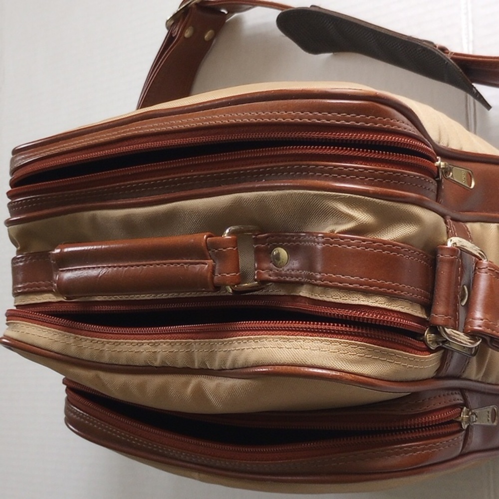 Camera Bag - Picture 3 of 11